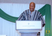 Wearing ‘fugu’ abroad has boosted exposure for Ghanaian weavers globally – President Mahama